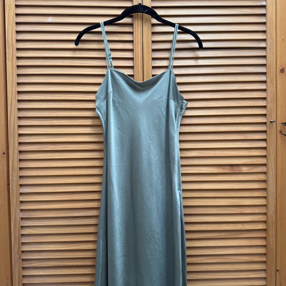 Abercrombie & Fitch Sage green maxi dress size small - Picture 3 of 8
